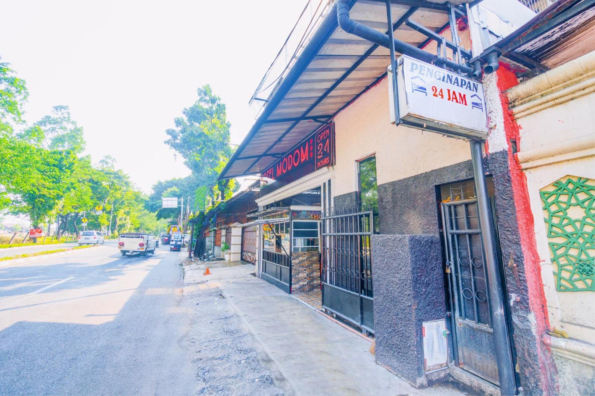 Oyo 93132 Modom Homestay Near Rs Islam Jakarta Pondok Kopi Jacarta Exterior foto