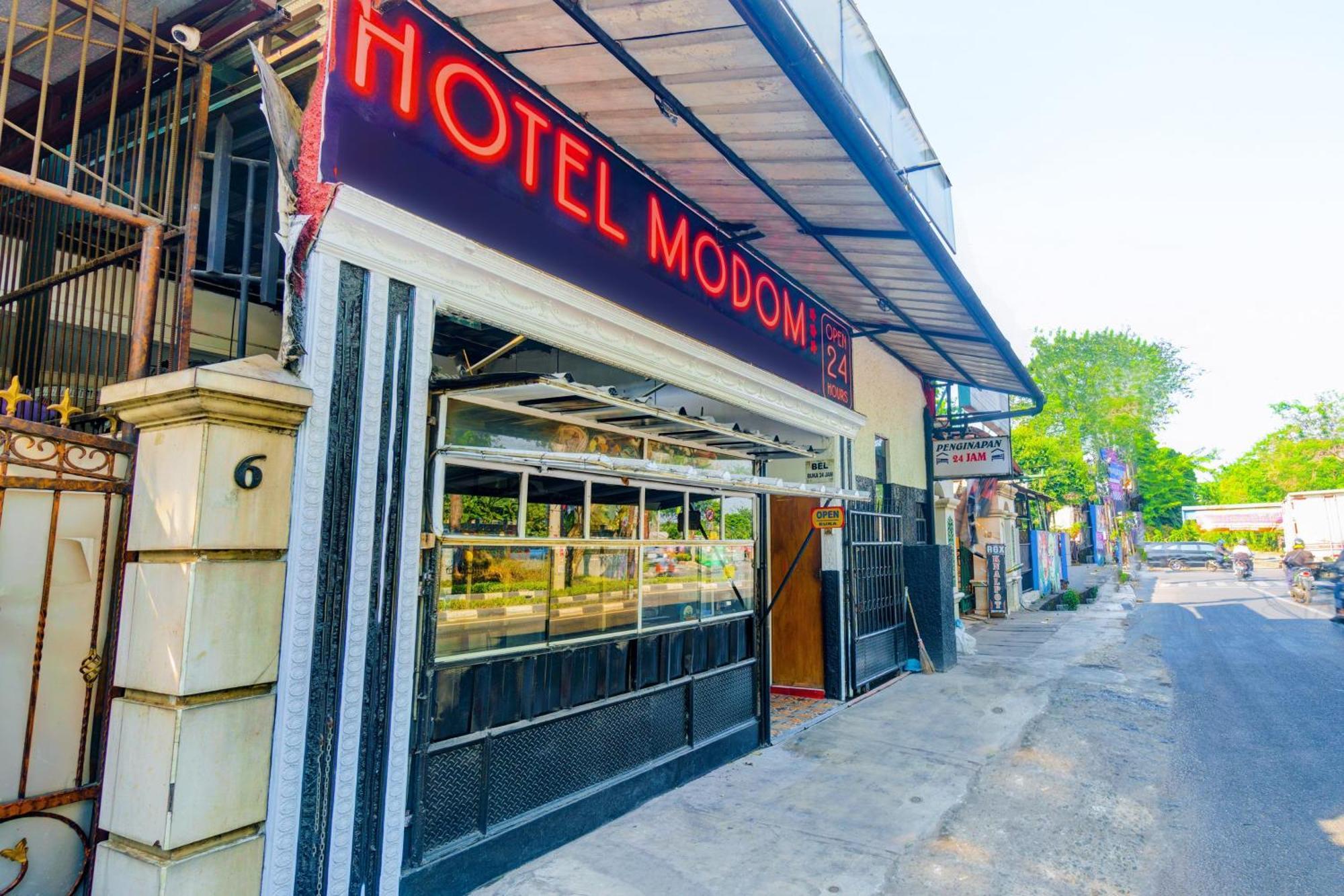 Oyo 93132 Modom Homestay Near Rs Islam Jakarta Pondok Kopi Jacarta Exterior foto